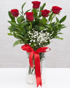 cam vazo içerisinde 5 adet kırmızı gül  Elazığ çiçek , çiçekçi , çiçekçilik 