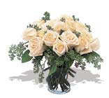 11 adet beyaz gül vazoda  Elazığ 14 şubat sevgililer günü çiçek 
