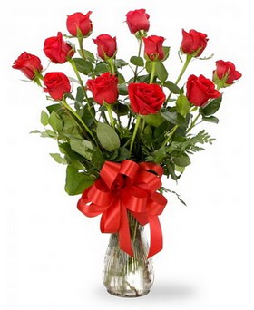  Elazığ kaliteli taze ve ucuz çiçekler  12 adet kırmızı güllerden vazo tanzimi